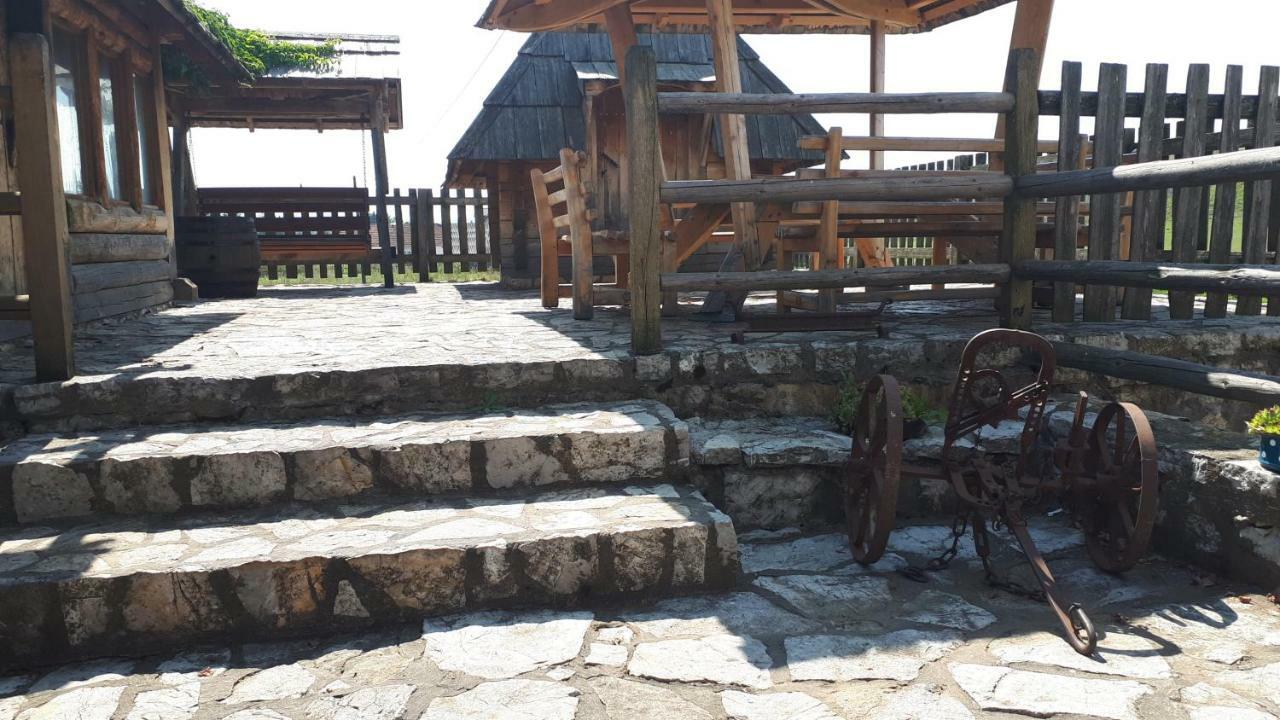 Konoba Ognjiste Bed and Breakfast Sokolac  Εξωτερικό φωτογραφία